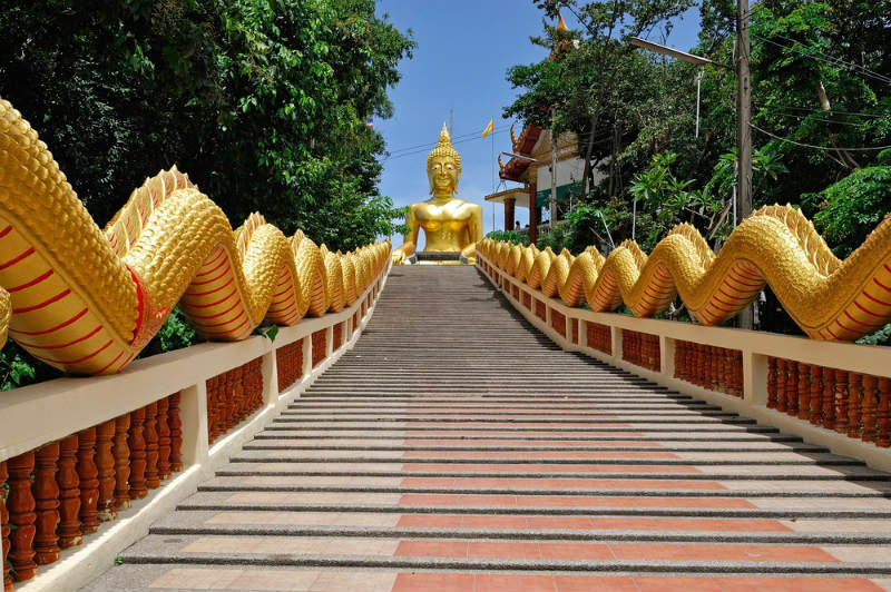 Wat Phra Khao Yai (Monte Big Buddha)